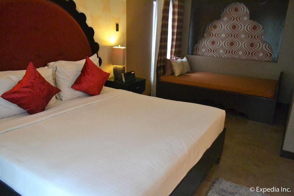The Theodore Hotel Tagaytay City Екстериор снимка